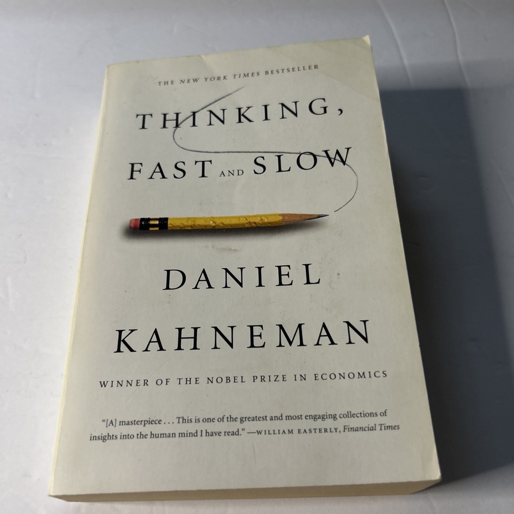 Thinking, Fast and Slow - Paperback By Kahneman, Daniel - Very GOOD No Writing